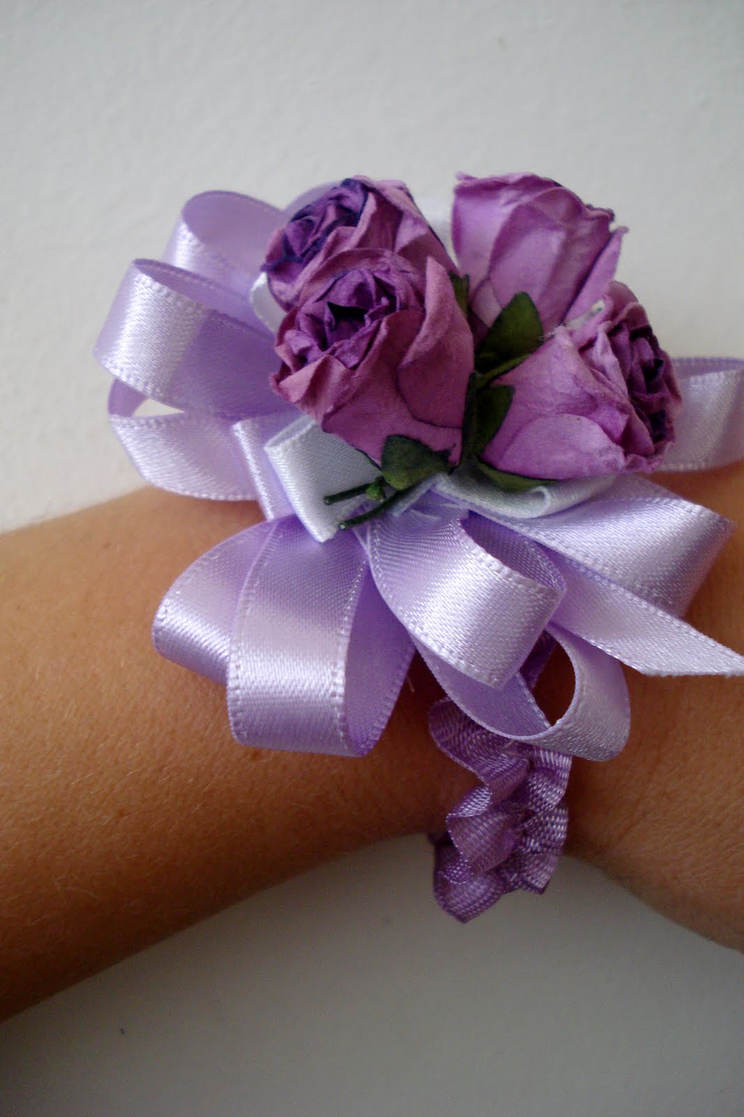 Little Treasures Wrist corsage tutorial