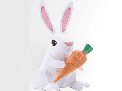Papercraft imprimible y armable de un conejito de Pascua con una zanahoria. Manualidades a Raudales.