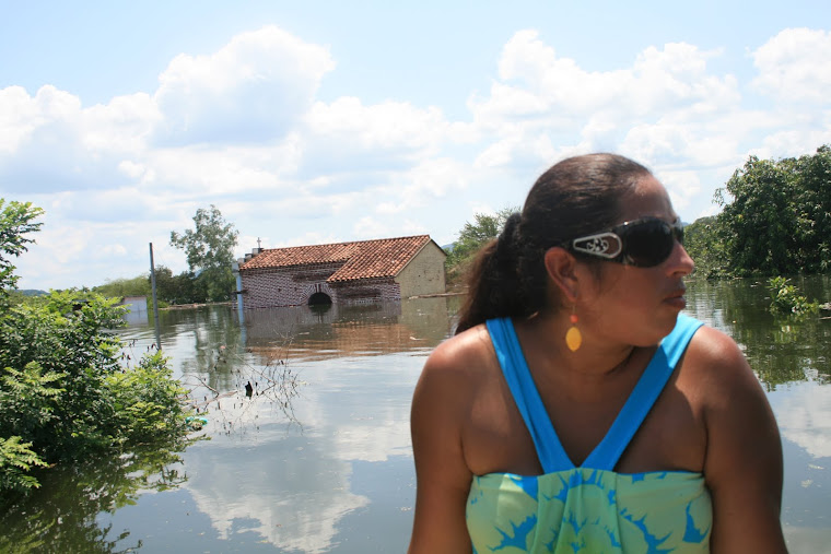 Pueblo Las Iguanas, Concordia, inundandose