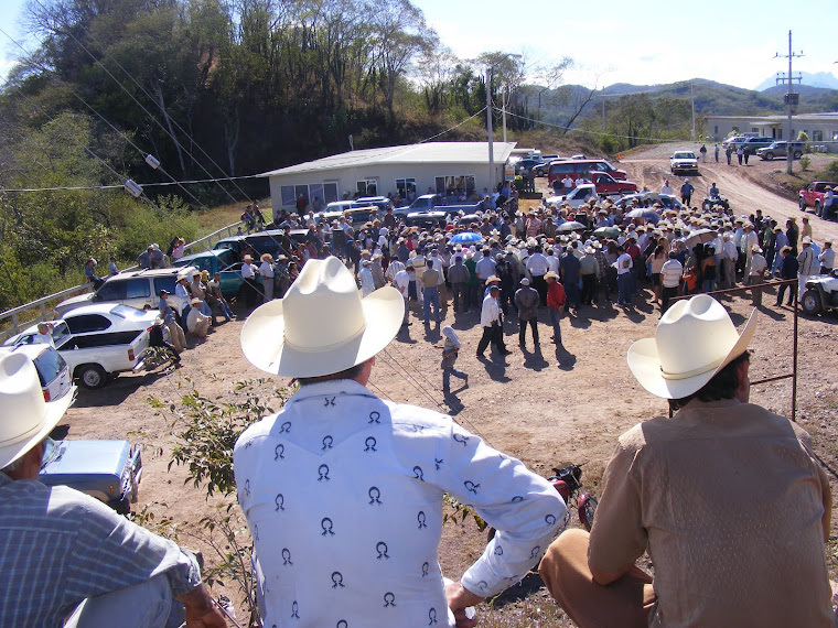 MITIN frente a constructora de Presa