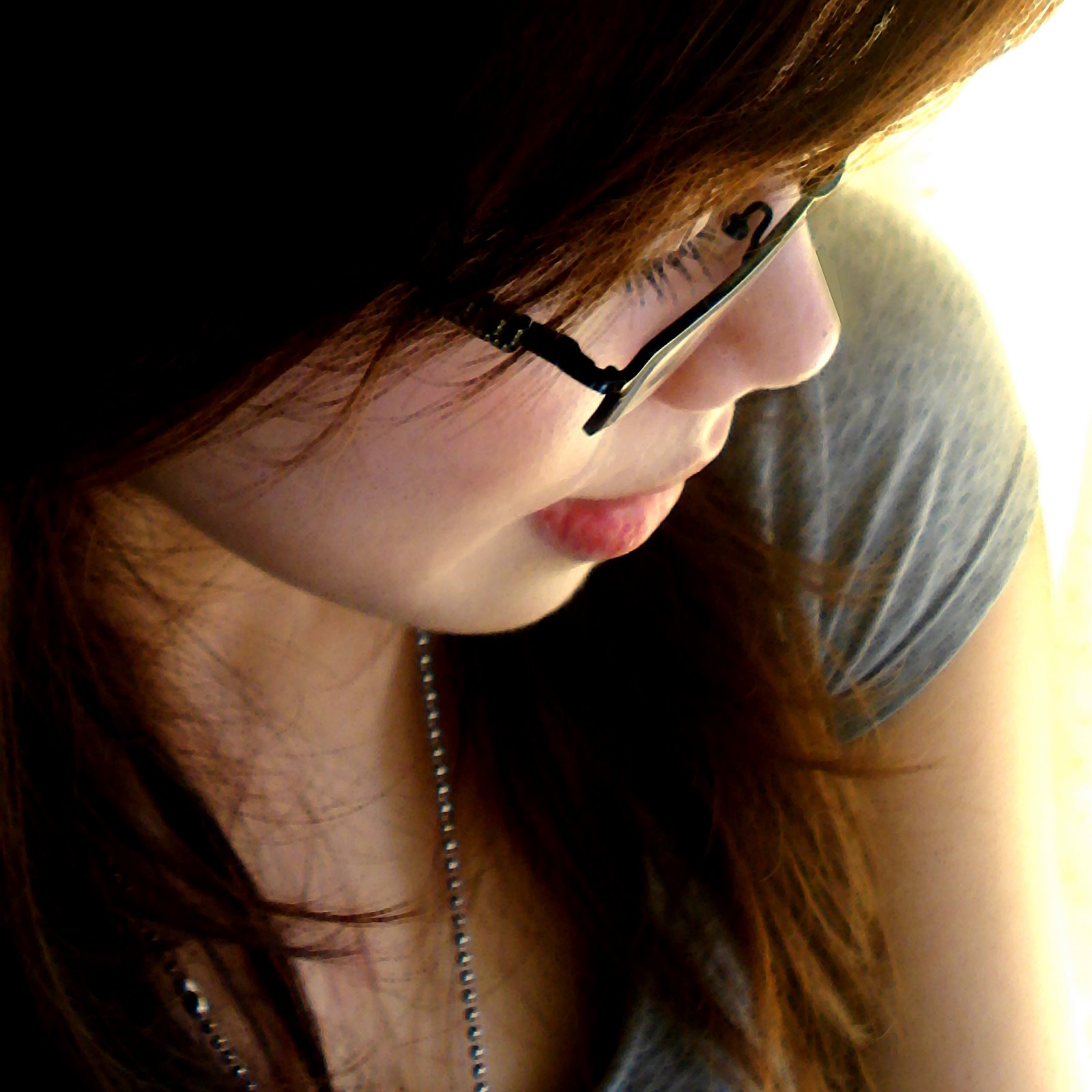 [kelly+profile+36b+pensive.jpg]