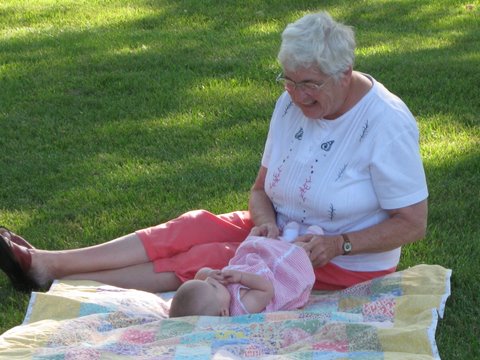 [Sophie+&+Great+Grandma+Mangan+2008.JPG]