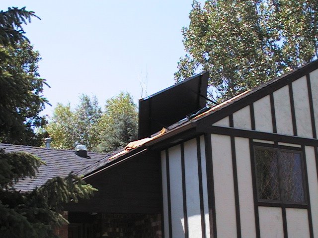 [070509+solar+panel+on+roof2.JPG]