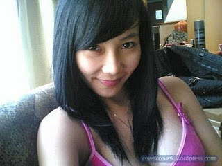 CEWEK MESUM: MEMEK BASAH ABG