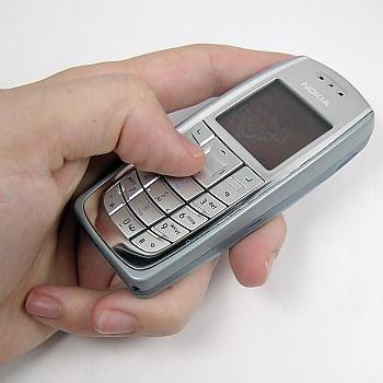 http://4.bp.blogspot.com/_CO76CP5pAf8/TOuaj0PLZXI/AAAAAAAAAj8/wRtqTyO_zmY/s1600/handphone.jpg