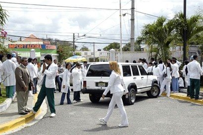 SESPAS trata de llevar personal para dar servicio a hospitales pero médicos en huelga lo impiden