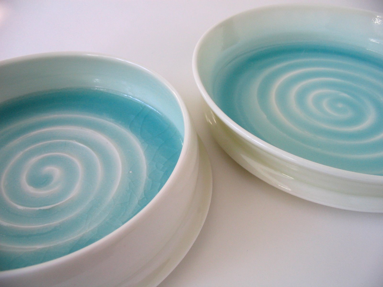[2largebowls.jpg]