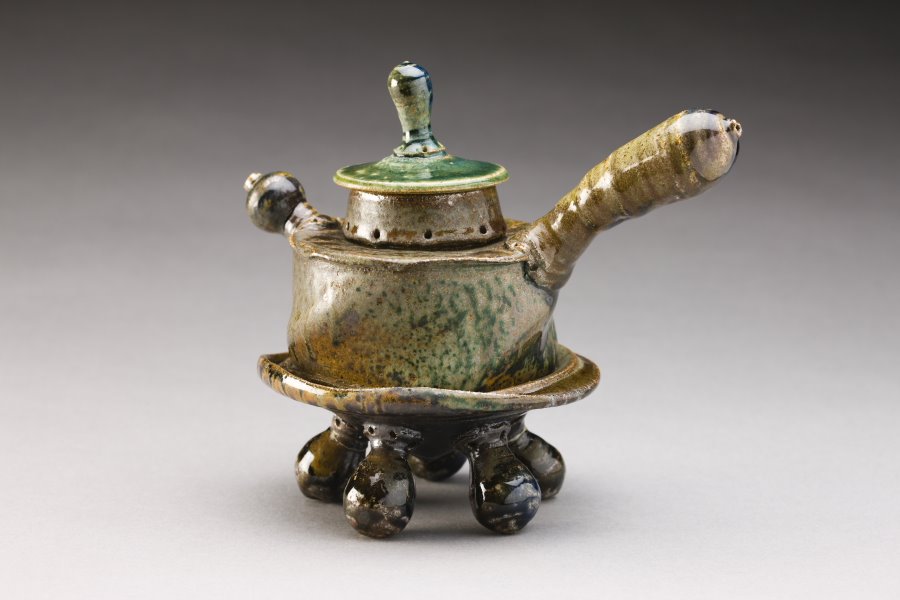 [five+footed+teapot+(left).JPG]