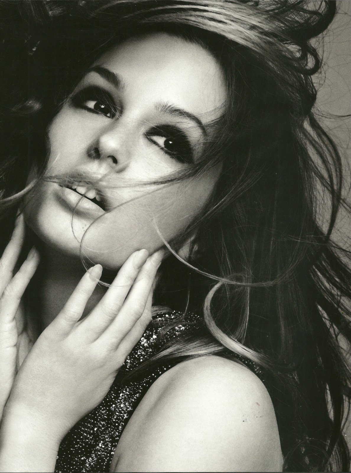 http://4.bp.blogspot.com/_CYVU6AZl2i8/TP6HM5hCnlI/AAAAAAAAHp4/rVQnHpn_pWk/s1600/Leighton_Meester_Marie_Claire_December_2010+%25285%2529.jpg