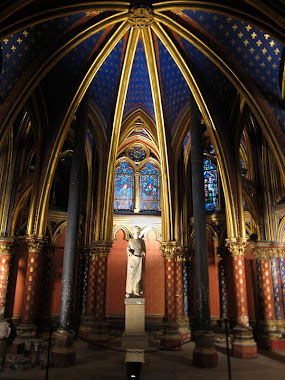 La Sainte-Chapelle is a Gothic chapel on the Île de la Cité in the heart of Paris