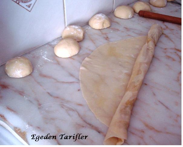 EGE�DEN TARİFLER Ispanaklı ve Patatesli Açma Börek