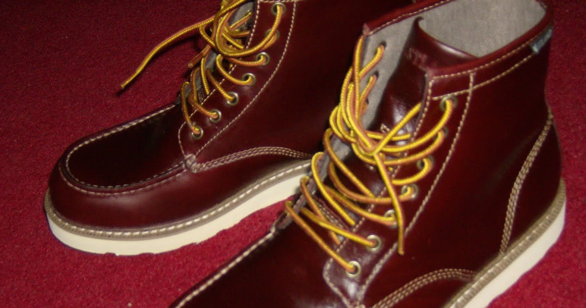 mostly jeans Eastland lumber up boot