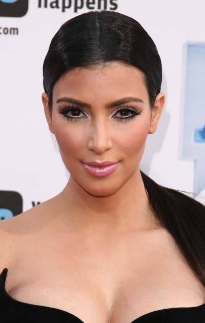 kim kardashian hairstyle. kim kardashian haircut 2009.