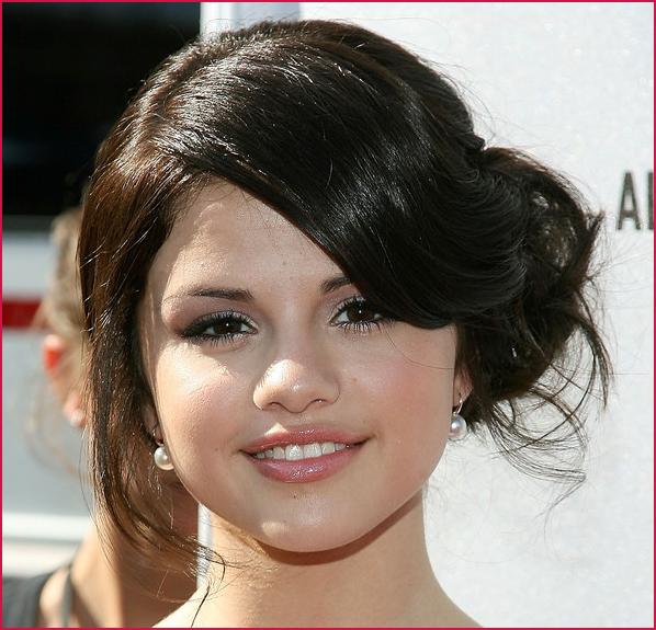Selena Gomez Curly Hairstyle