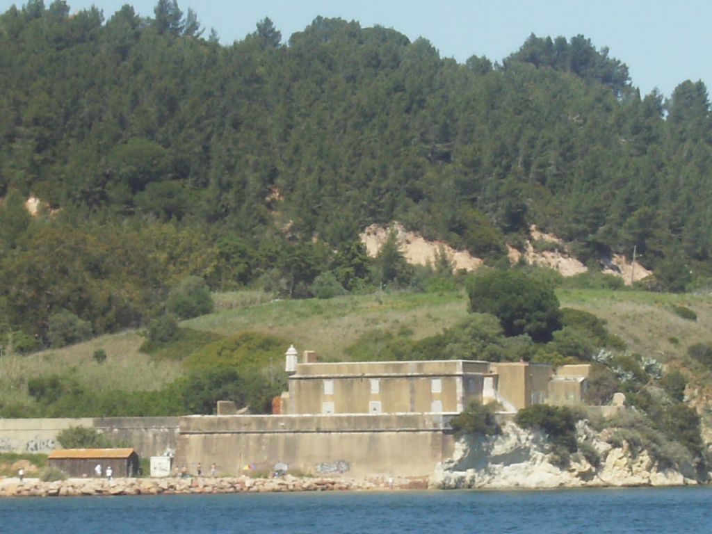 [Forte+de+Albarquel.JPG]