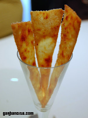 Aperitivo de la casa: Galleta de parmesano