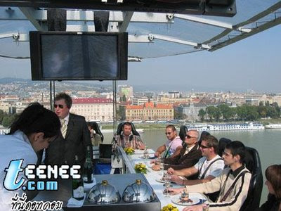 World Amazing Hanging Restaurant World Amazing Restaurant