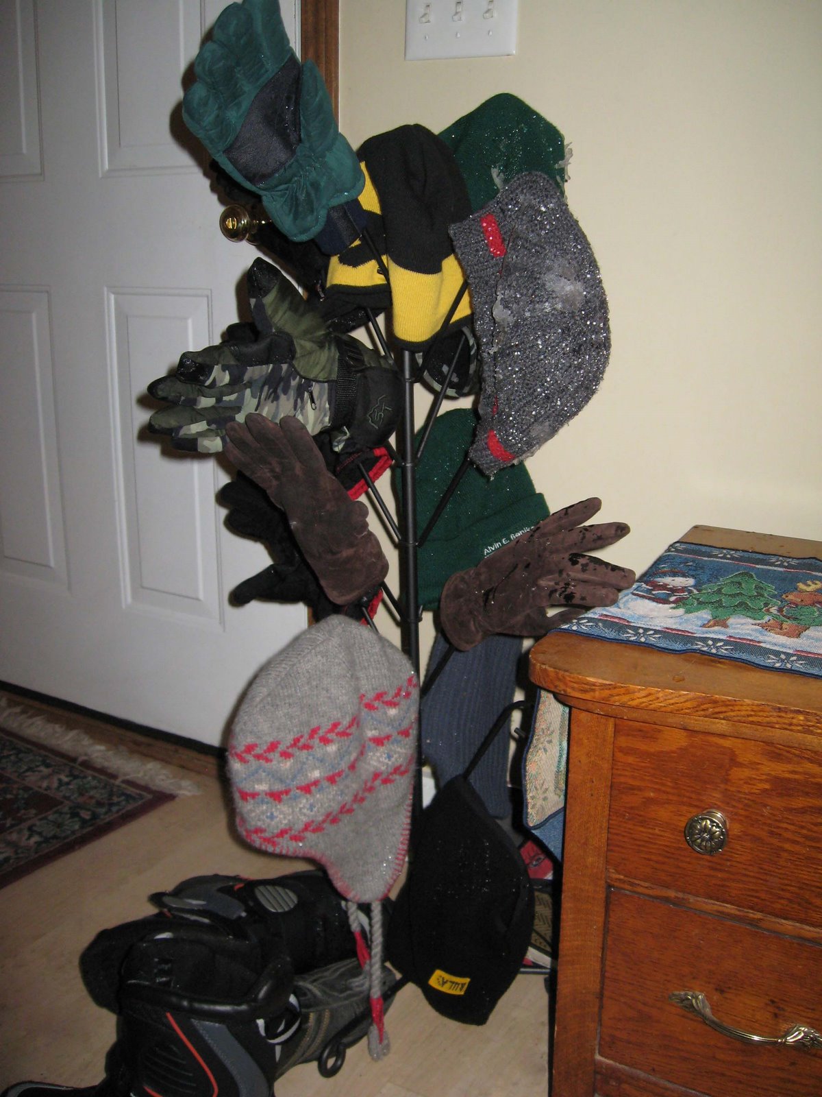 [glove+tree.jpg]
