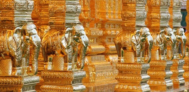 golden temple vellore pictures. cover around the temple.