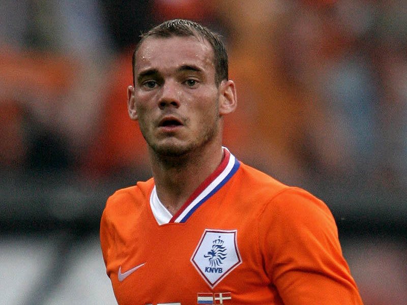 wesley sneijder dresses. wesley sneijder wife. wesley sneijder dresses.