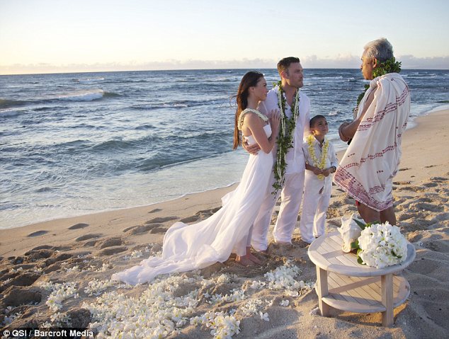 Megan Fox looked gorgeous in an Armani Prive strapless silk chiffon wedding Megan Fox looked gorgeous in an Armani Prive strapless silk chiffon wedding