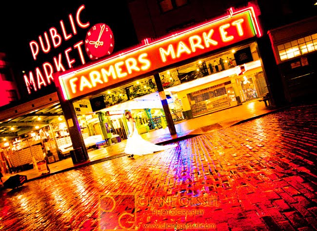 pike place market wedding photography, public market center sign wedding phictures
