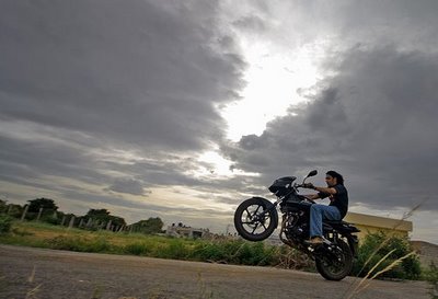 Motor Bikes News Motorbikes Reviews Uk Pakistani Bikes Indian Bikes 5 Stunts You Can Learn To Do On Your Motorcycle