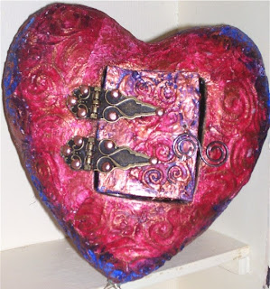 assemblage heart - paper casting exterior