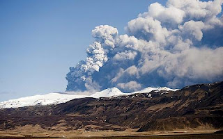 La nube de ceniza volcánica paraliza los cielos europeos. EFE