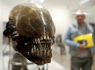 La cabeza de unos de los famosos alienígenas que Ridley Scott llevó al cine. EFE