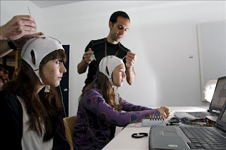 Un estudio revela que el proceso del lenguaje está en una pequeña área del cerebro. epa