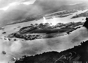 [300px-Attack_on_Pearl_Harbor_Japanese_planes_view.jpg]