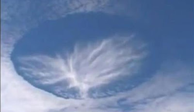 詭異雲團 外星人 - 詭異雲團如外星人飛船