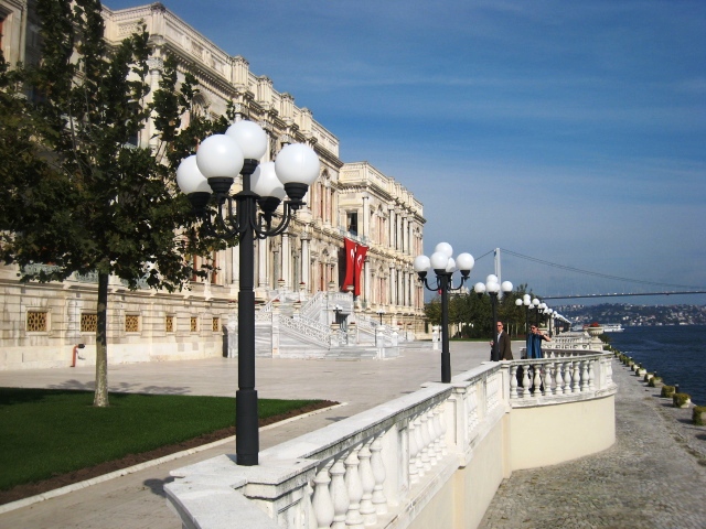 [palace+istanbul+1.JPG]