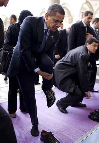 http://4.bp.blogspot.com/_D9tYg1I8jhE/TUXdUN1g77I/AAAAAAAAA4E/PJsR_rSJjV0/s640/Obama+Praying+W-Muslims.jpg