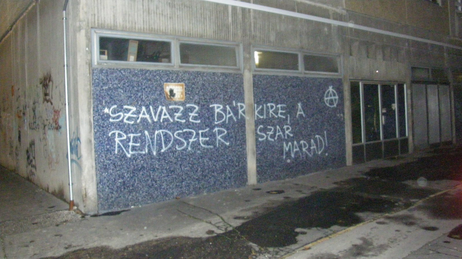[budapest-obuda-graffiti-anarchia.JPG]