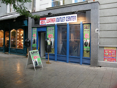 Váci utca, bóvli, V. kerület, Belváros, bevásárló utca, elegáns, shopping street, Budapest, Downtown, leather, olcsó, műbőr, shop, vicces