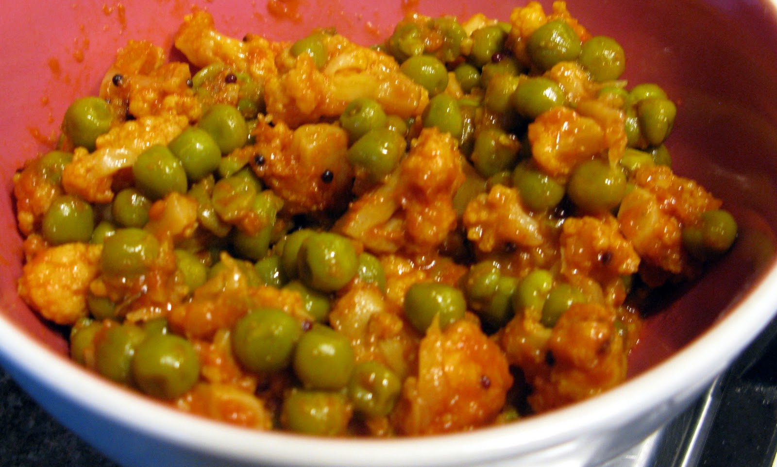 cauliflower green peas curry