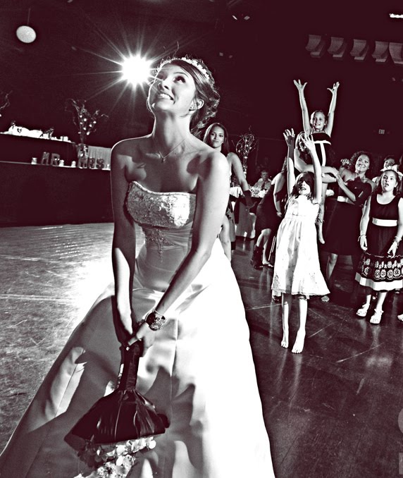 [bouquet-toss.jpg]