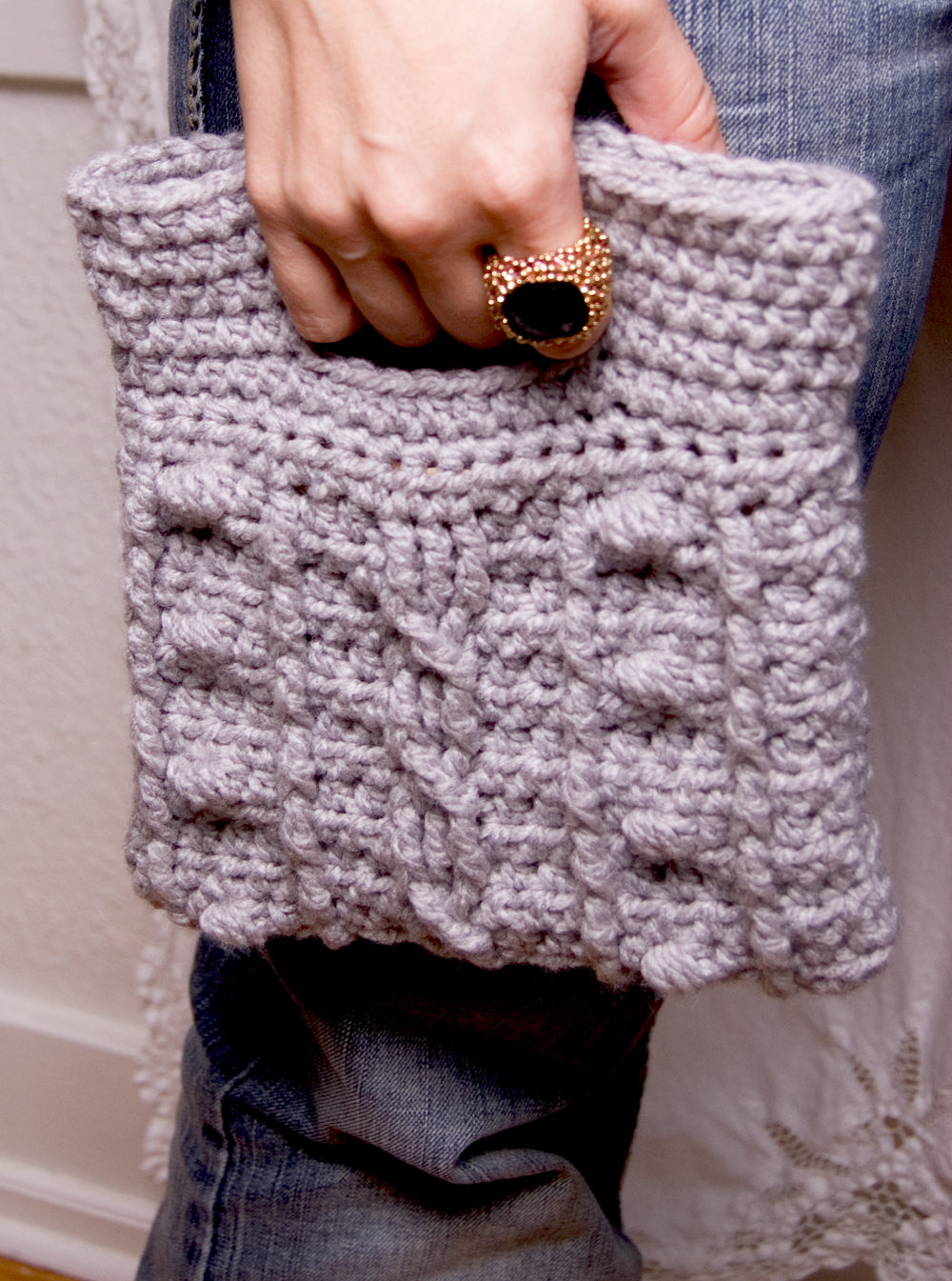 [owlbobbleclutchoutside.jpg]