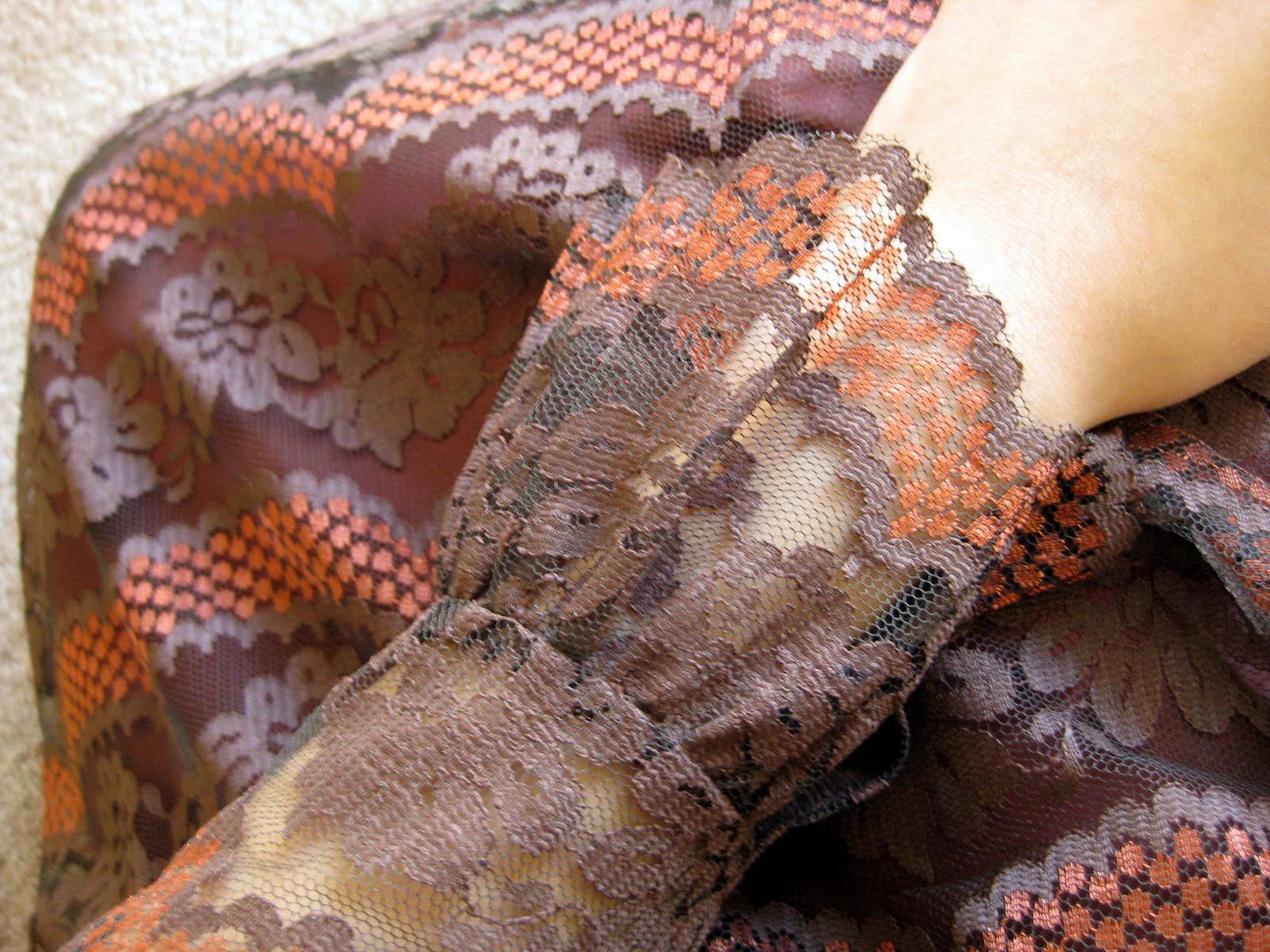[brownlace7.JPG]