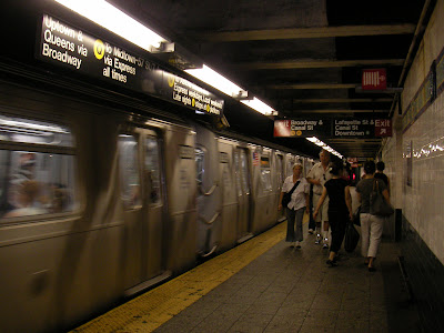 new york city subway. new york city subway pictures.