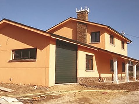 OBRYSA SL: CHALET DOS PLANTAS SIN SÓTANO CALIDADES MEDIAS