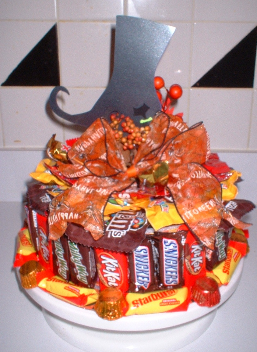 Simple Favors & Things: Candybar Cake