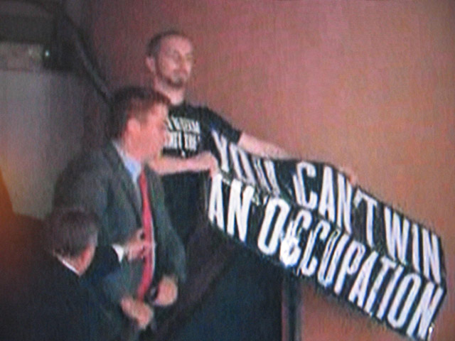 [mccain_protester1.jpg]