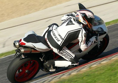 First Shot Ride 2011 Ducati 848 EVO Superbike First Shot Ride 2011 Ducati 848 EVO Superbike