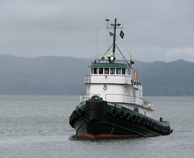Tugboat Howard Olsen on the Columbia River at Astoria