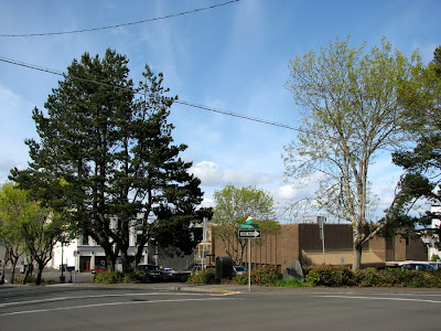 Demarcation between Art Deco and Victorian, Astoria, Oregon - marker of the edge of the fires