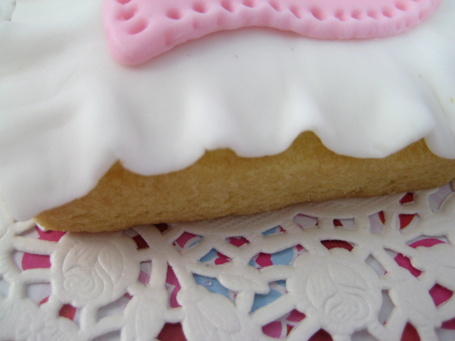 Bubble and Sweet Valentine Vintage Ruffle Heart Cookies