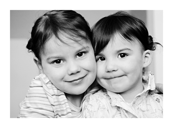 [img_3460+nails06+bw1++copy.jpg]